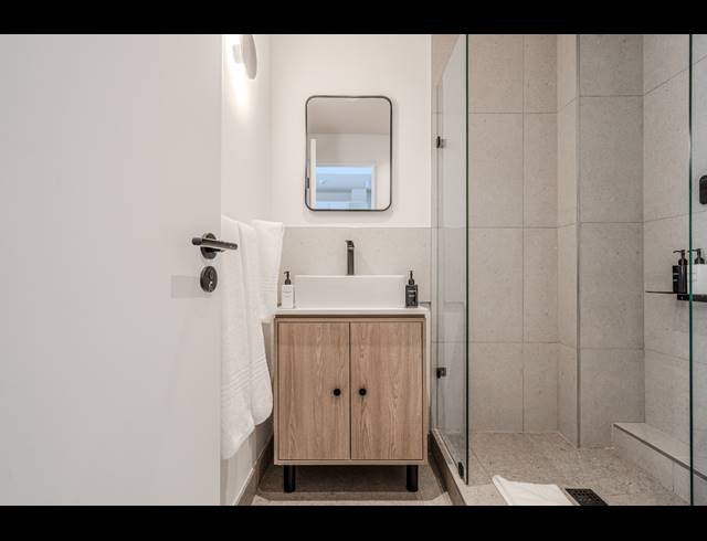 0.5 BEDROOM APARTMENT FOR SALE IN CAPE TOWN CITY CENTRE